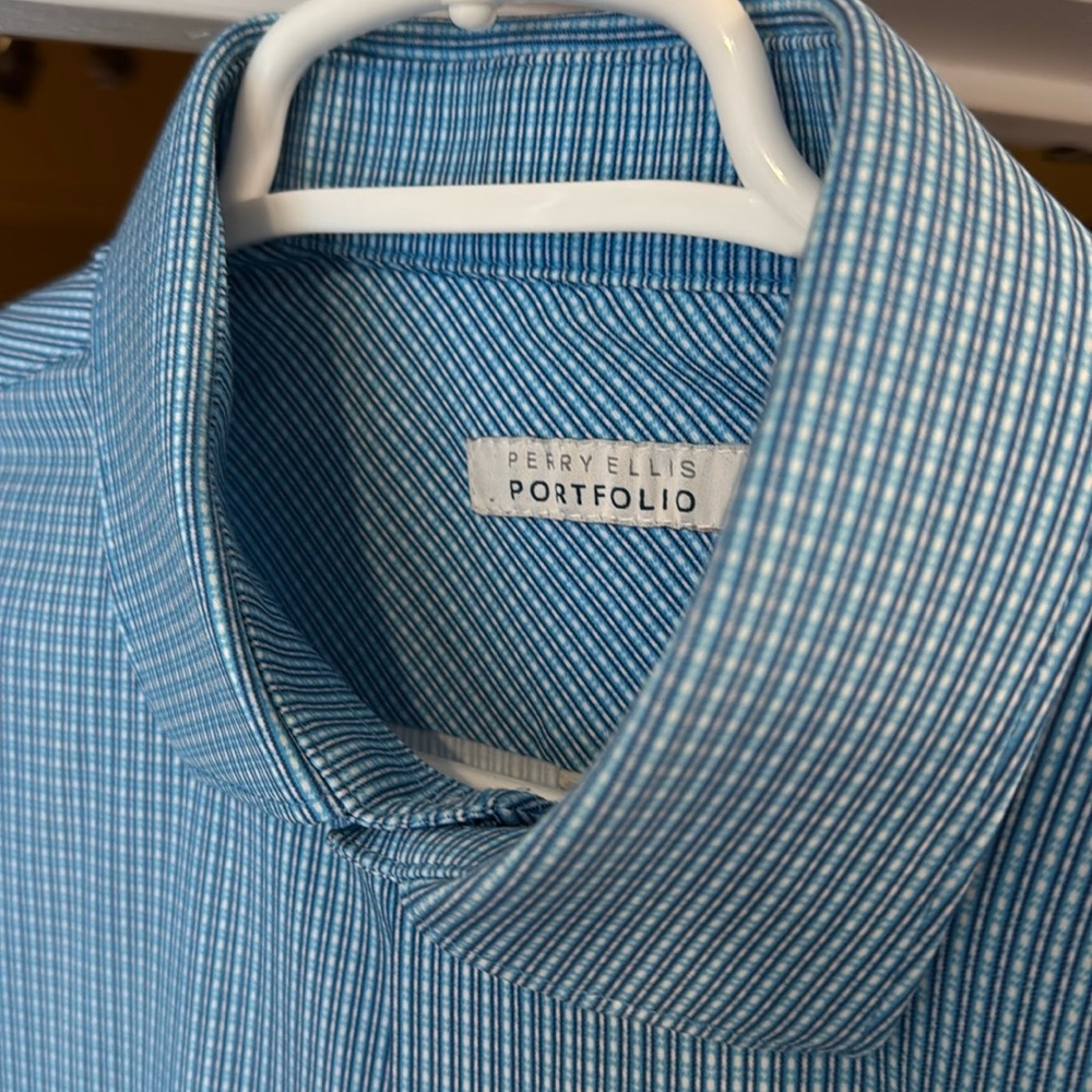 Perry Ellis, PORTFOLIO
Blue checks, dress or casual
Large: men’s shirt